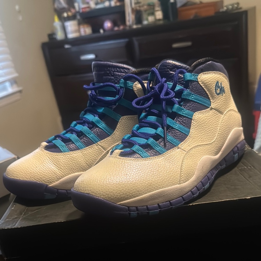 Jordan Cream and Blue Athletic Shoes with Padded Ankle Support